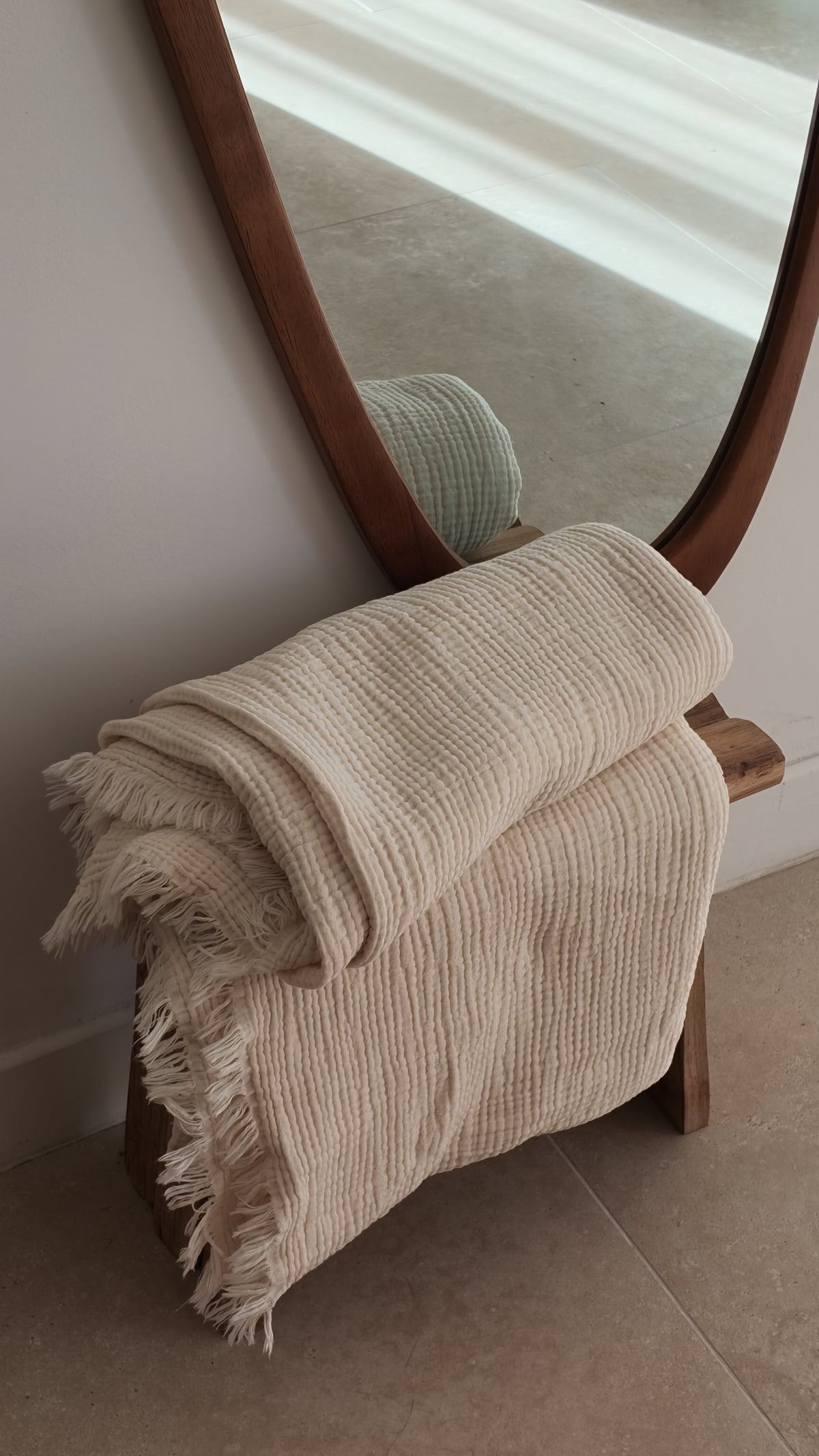 Le plaid en gaze de coton qui transforme chaque instant en rituel de douceur