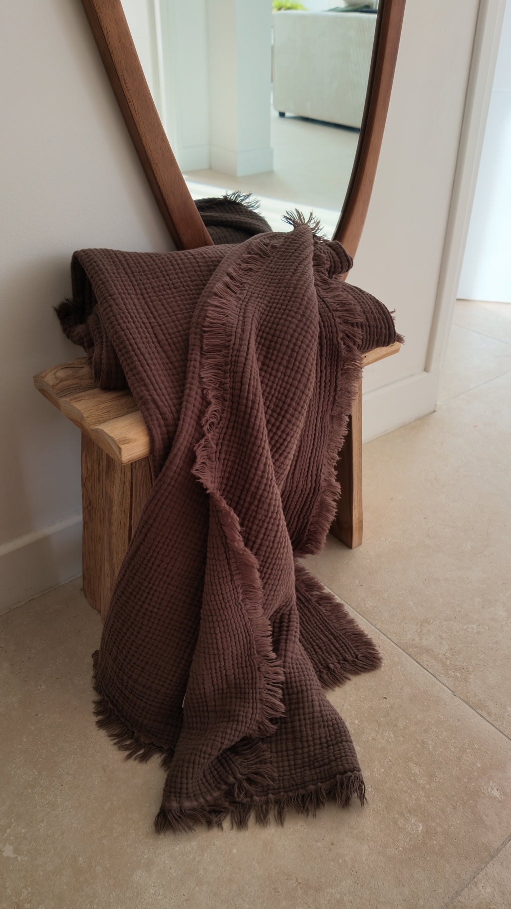 Le plaid en gaze de coton qui transforme chaque instant en rituel de douceur