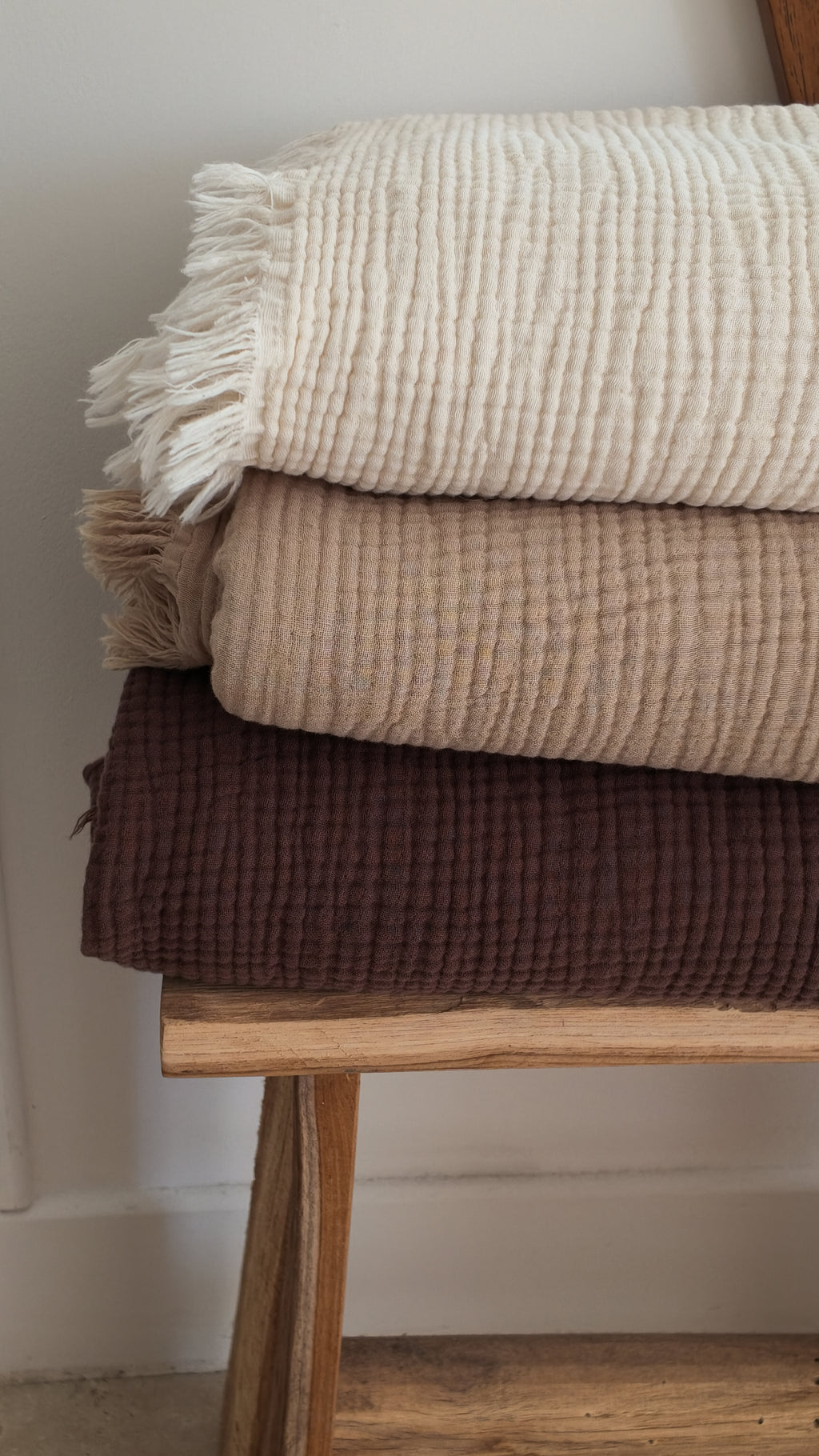Le plaid en gaze de coton qui transforme chaque instant en rituel de douceur