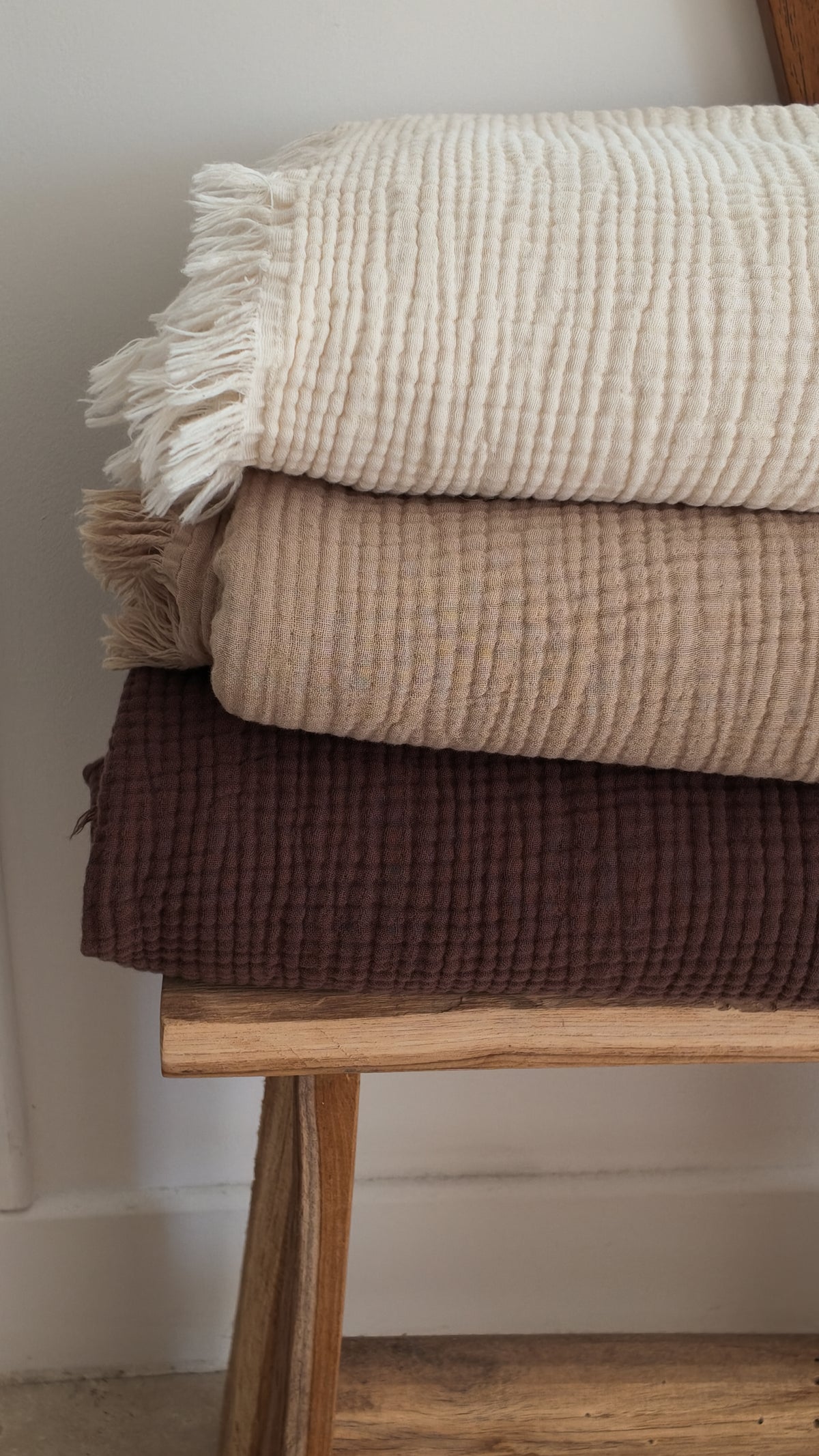 Le plaid en gaze de coton qui transforme chaque instant en rituel de douceur